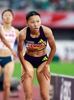 女子８００メートルで決勝に進んだ久保凜