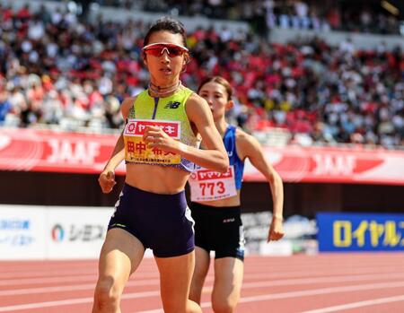 女子１５００メートル予選　力走する田中希実