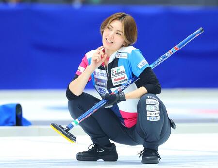 第５エンド、ストーンを投じた後、首をかしげるフォルティウス・吉村紗也香（撮影・石井剣太郎）