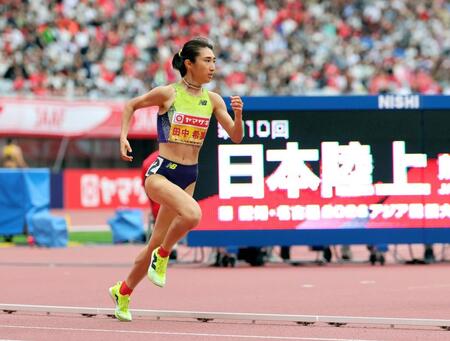 女子１５００メートル決勝　力走する田中希実