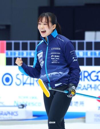 優勝を決め、ガッツポーズのＳＣ軽井沢クラブ・上野美優（撮影・石井剣太郎）