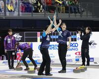 　北海道銀行を破り優勝を決め、喜ぶＳＣ軽井沢クの選手たち
