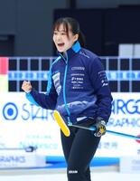 優勝を決め、ガッツポーズのＳＣ軽井沢クラブ・上野美優（撮影・石井剣太郎）