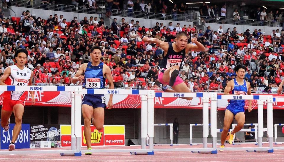 男子４００メートル障害決勝　力走する後藤大樹（右から２人目）