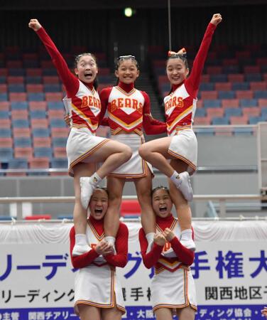 　総合優勝を果たした箕面自由学園の演技（撮影・出月俊成）