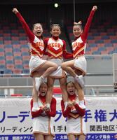 総合優勝を果たした箕面自由学園の演技（１４日）