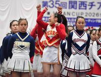 総合優勝を果たし、喜ぶ箕面自由学園の選手たち（１４日）
