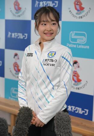氷上練習を終え会見に応じる島田麻央（撮影・金居みつよし）