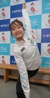 会見後、ポーズをとる島田麻央（撮影・金居みつよし）