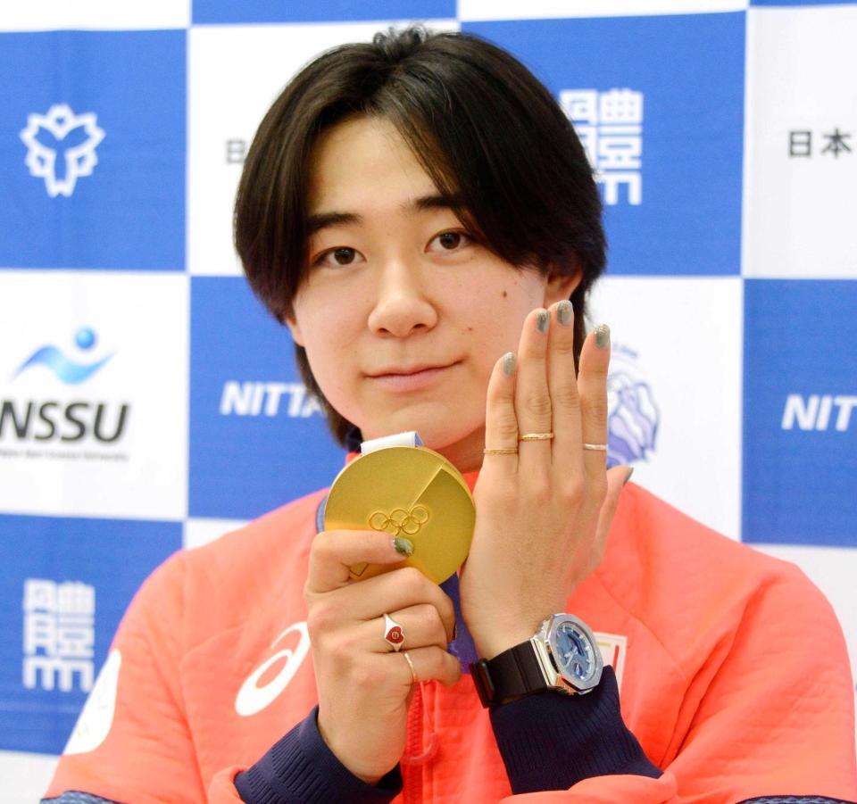 　金メダル獲得の報告で日体大を訪れたスノーボード男子の戸塚優斗