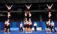 自由演技競技ディビジョン１・大学の部、優勝を決めた日体大の演技=２０日（撮影・伊藤笙子）