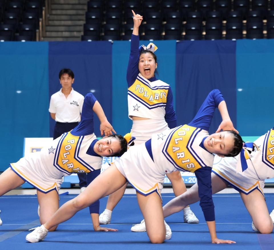 自由演技競技ディビジョン２・高校の部、優勝で全国大会進出を決めた目白研心Ａ=１９日（撮影・伊藤笙子）