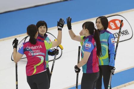 北京五輪代表決定戦に出場した吉村（右）＝２０２１年９月