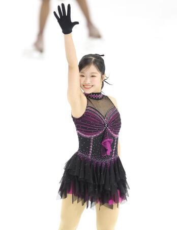 フィナーレで笑顔を見せる中井亜美（撮影・吉澤敬太）