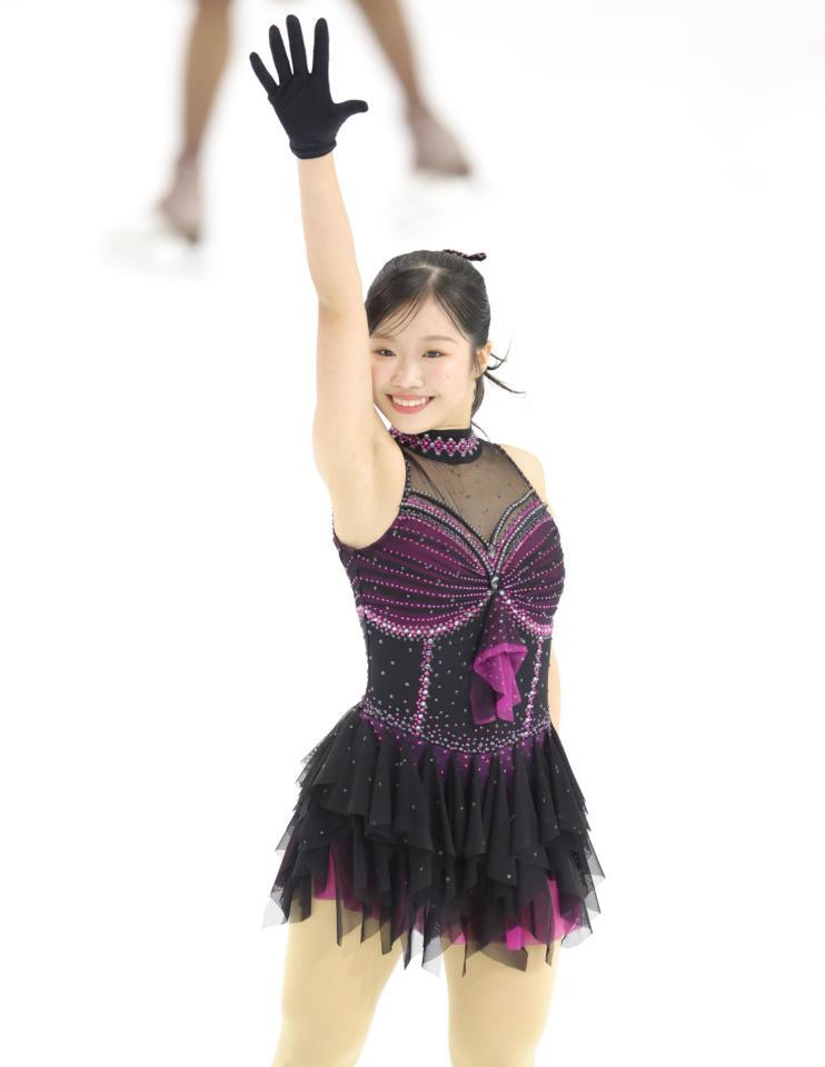 フィナーレで笑顔を見せる中井亜美（撮影・吉澤敬太）