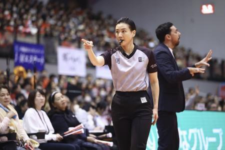 　広島-長崎戦でＢ１史上初の女性主審を務めた北沢あや子さん＝２０２４年１２月、広島サンプラザホール（（Ｃ）Ｂ．ＬＥＡＧＵＥ提供）