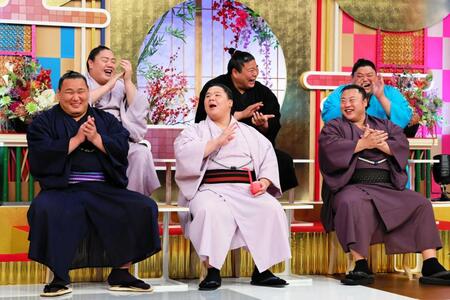 「ＣＢＣ前夜祭」に出演した（前列左から）豊昇龍、宇良、翔猿（後列左から）一山本、若元春、阿炎（ＣＢＣ提供）