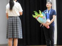 母校・渚中学校での交流会に参加した坂本さん