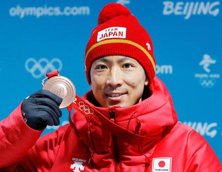北京五輪ノルディックスキー複合男子個人ラージヒルで銅メダルを獲得した渡部暁斗＝２０２２年２月、張家口（共同）