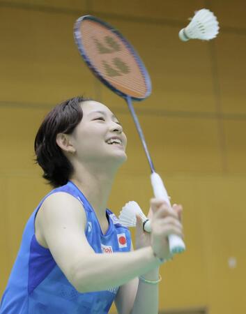 練習するバドミントン日本代表の宮崎友花（撮影・吉澤敬太）
