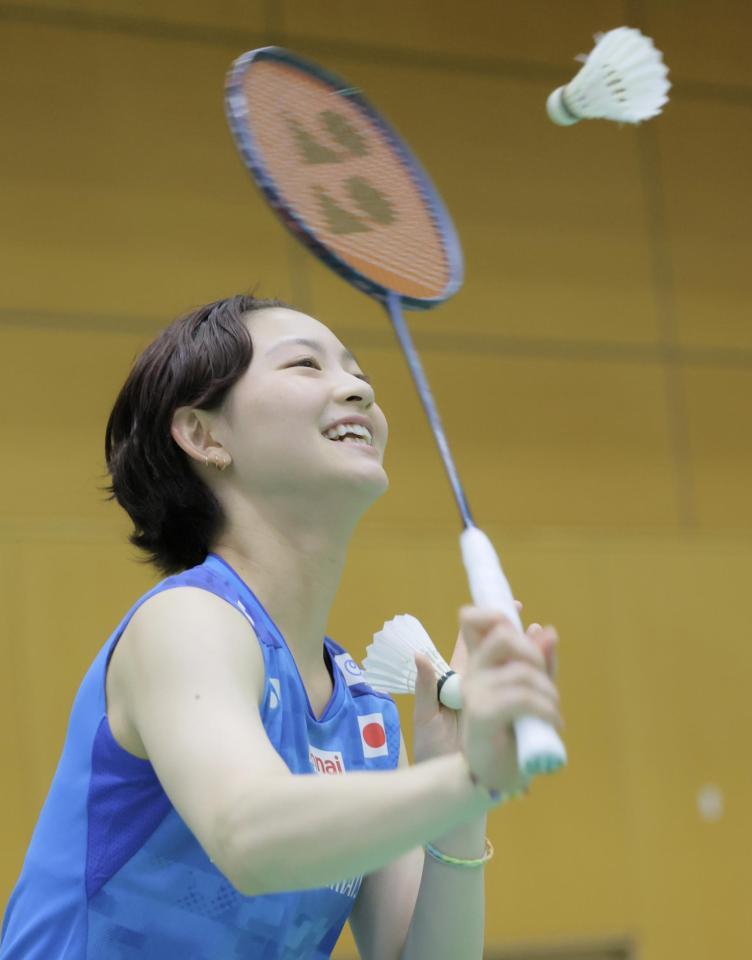 練習するバドミントン日本代表の宮崎友花（撮影・吉澤敬太）