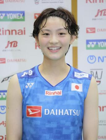 練習後、笑顔で会見する宮崎友花（撮影・吉澤敬太）
