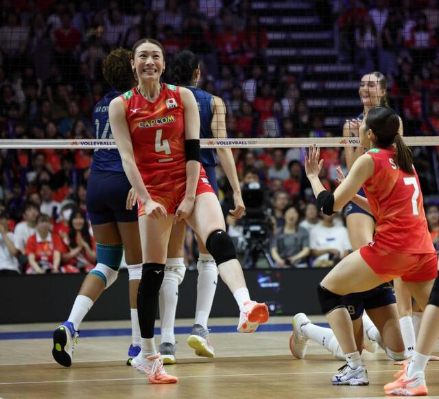 女子バレー日本　ブラジルに力負け