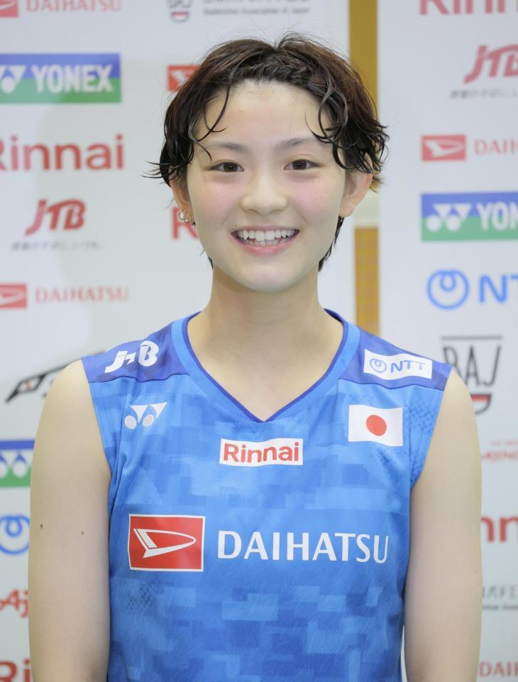 練習後、笑顔で会見する宮崎友花（撮影・吉澤敬太）