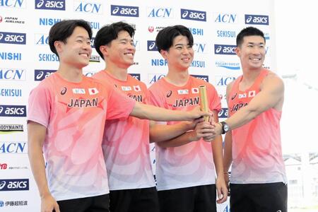 練習を公開したリレー侍（左から）小室歩久斗、小池祐貴、多田修平、桐生祥秀