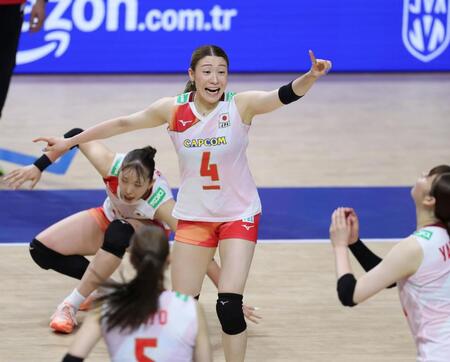第３セット、声を張り上げる日本代表・石川真佑（撮影・中田匡峻）