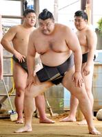 　本場所で使用する締め込み姿で調整する霧島