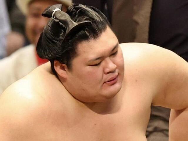 大の里が呆然 初日からの2連敗