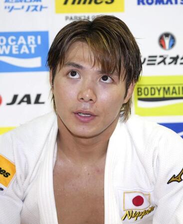 　公開された強化合宿で取材に応じる柔道男子66キロ級の阿部一二三＝15日、天理大