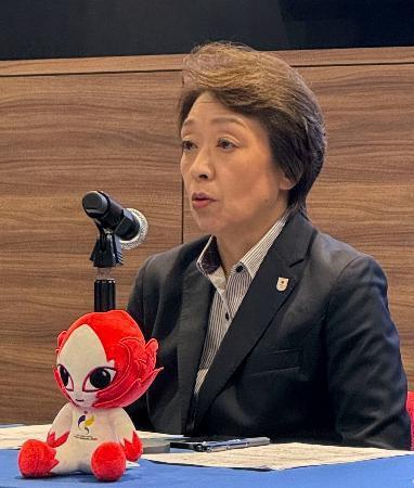 　定例記者会見をするＪＯＣの橋本聖子会長＝１６日、東京都新宿区