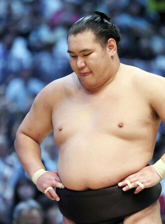 伯乃富士に敗れ肩を落とす豊昇龍