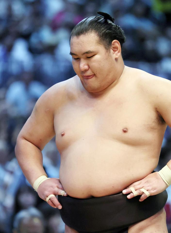 伯乃富士に敗れ肩を落とす豊昇龍
