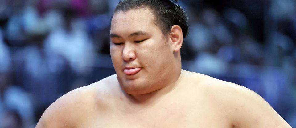 伯乃富士に敗れ肩を落とす豊昇龍