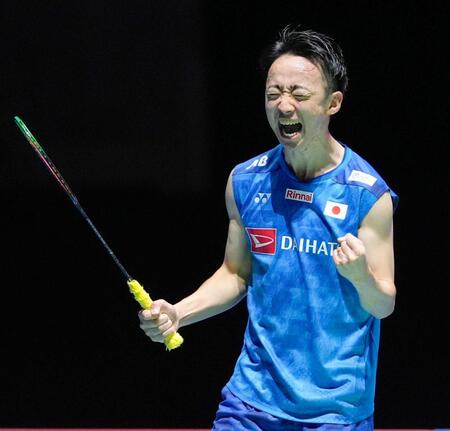 　男子シングルスで準決勝進出を決め、雄たけびを上げる田中湧士