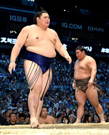 伯乃富士（奥）を寄り切りで下した大の里
