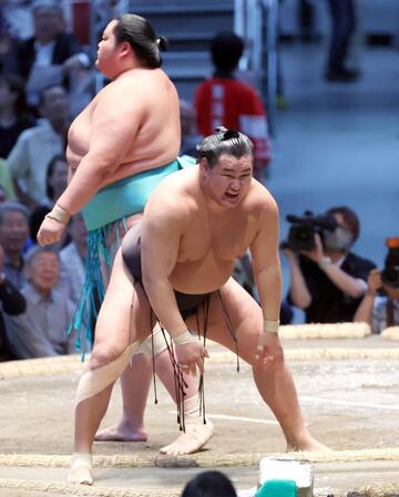 琴桜（奥）に上手出し投げで敗れた豊昇龍
