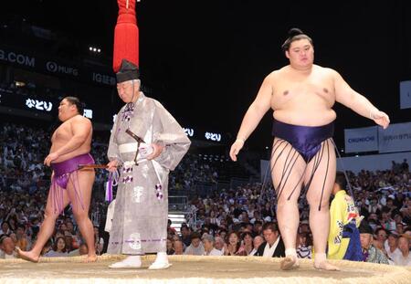 尊富士を寄り切りで下した大の里＝名古屋・ＩＧアリーナ（撮影・佐々木彰尚）