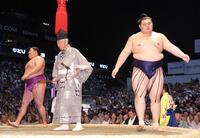 尊富士を寄り切りで下した大の里＝名古屋・ＩＧアリーナ（撮影・佐々木彰尚）