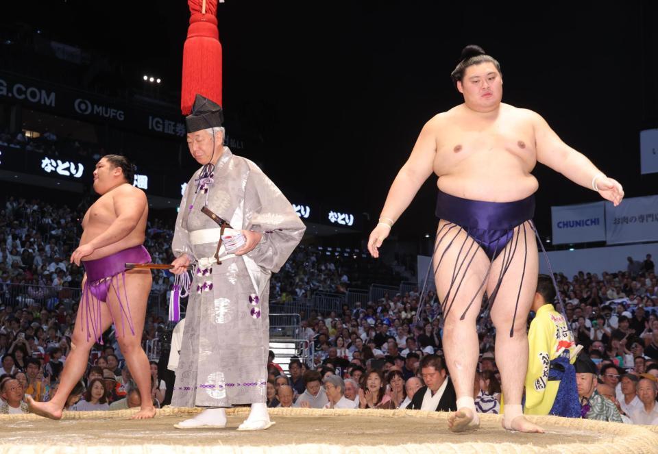 尊富士を寄り切りで下した大の里＝名古屋・ＩＧアリーナ（撮影・佐々木彰尚）