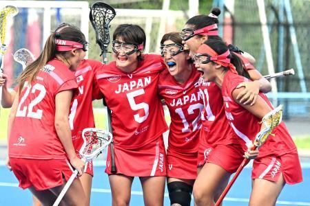 　日本-フィリピン　第４クオーター、勝ち越しゴールを決め喜ぶ高野（右から３人目）ら＝大井ホッケー競技場