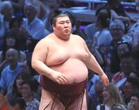 安青錦を押し出しで破った熱海富士