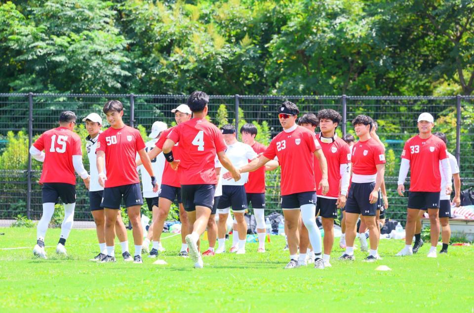練習に臨むフラッグフットボール男子代表選手ら（撮影・石井剣太郎）