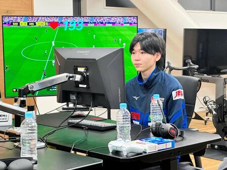 「ｅＦｏｏｔｂａｌｌ」をプレーする貴田英貢也