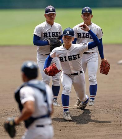 　甲子園で守備練習する履正社ナイン