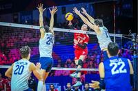 スパイクを打つ高橋藍　©Ｖｏｌｌｅｙｂａｌｌ　Ｗｏｒｌｄ