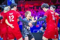 得点に喜ぶ高橋藍、石川祐希ら©Ｖｏｌｌｅｙｂａｌｌ　Ｗｏｒｌｄ
